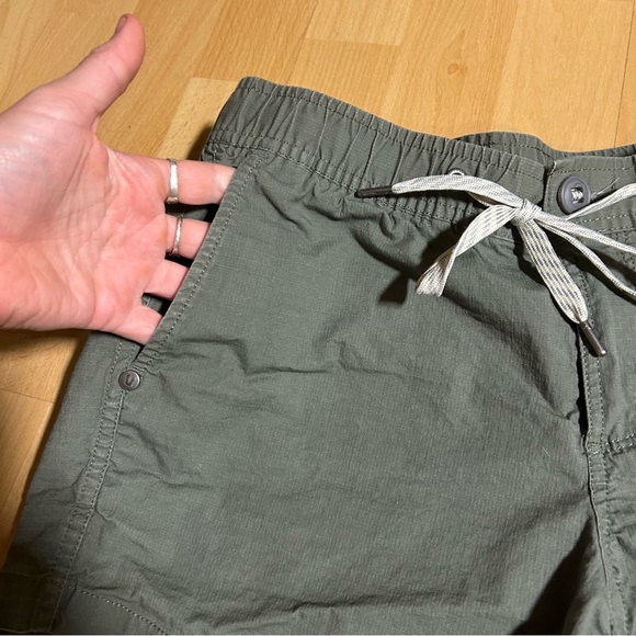 Vuori Olive Green Ripstop Cargo Utility Shorts Relaxed Fit Drawstring Athleisure - Picture 2 of 10